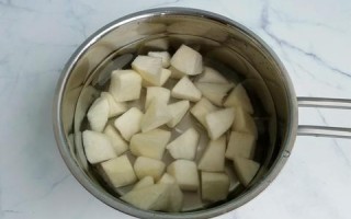 雪梨糖水：润燥养生的秋日佳品